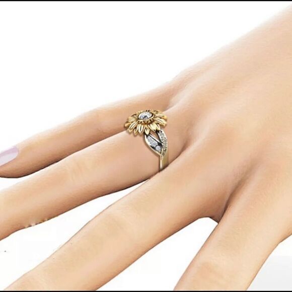 white & gold sunflower ring - Picture 3 of 6